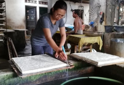 Perajin Tempe di Ponorogo Terpaksa Perkecil Ukuran Imbas Harga Kedelai dan Plastik Naik