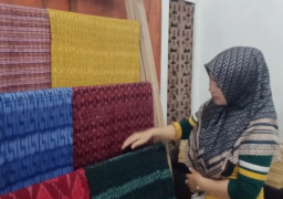 Permintaan Sarung Tenun Goyor Jombang Melonjak di Momen Musim Haji 2026
