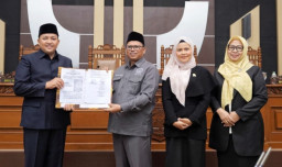Pemkab Pasuruan -DPRD tanda tangani Perda NON APBD