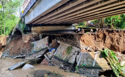 Jembatan Plapar Rusak Diterjang Banjir, Truk Muatan Berat Dilarang Melintas
