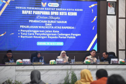 Wali Kota Kediri Jelaskan Tiga Raperda dalam Rapat Paripurna DPRD