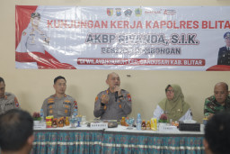 Perkuat Solidaritas dan Tingkatkan Pelayanan Masyarakat, Kapolres Blitar Lakukan Kunjungan Kerja di Polsek Jajaran
