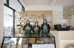 Dari Jualan Lewat WhatsApp, UMKM Binaan Petrokimia Gresik Kini Produksi 100 Botol Temulawak per Hari
