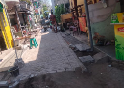 Antisipasi Banjir, Kelurahan Sidokumpul Gelar Peningkatan Jalan Paving