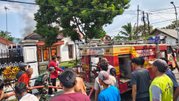 Di tinggal Antar Cucunya, Rumah Warga di Nangkan Blitar Terbakar Hebat