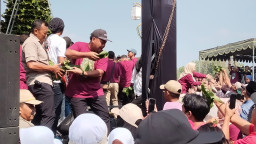 Tumpeng Nasi Krawu KWGe Cetak Rekor MURI, Ribuan Warga Padati GUS Balongpanggang