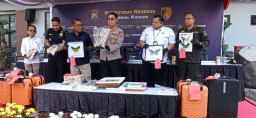 Polda Jatim Bongkar Tiga Kasus Penyelundupan Satwa Liar dan SDA di Bandara Juanda