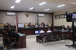 Sidang Perdana Kasus Korupsi CSR dan Gratifikasi, Maidi Duduk di Kursi Pesakitan   ‎