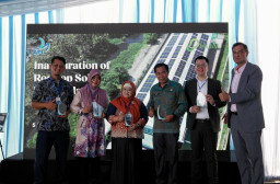 APL Resmikan Pembangkit Listrik Tenaga Surya (PLTS) Atap di Fasilitas Jawa Timur