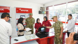 Wakil Panglima TNI Bersama Dirut Agrinas Melihat Langsung Operasional KDKMP di Lamongan