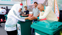 Puncak Hari Lingkungan Hidup, Khofifah Pimpin Aksi Bersih 10 Ton Sampah dan Tanam Pohon