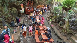 Baca juga : Cocok untuk Healing, Sumber Biru Wonosalam Suguhkan Panorama Aliran Air Jernih