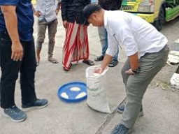 Masyarakat Keluhkan Kualitas Beras Bantuan Perum, Bulog Merespon