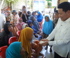 Bupati Sidoarjo Salurkan Bantuan Pangan untuk 934 Warga Sukodono saat libur 1 Muharram