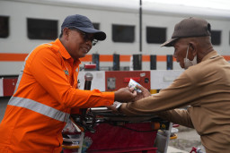 KAI Daop 7 Madiun dan Railfans Suarakan Keselamatan Perlintasan Sebidang di Blitar