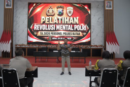 Membentuk Personil yang Berintegritas, Polres Blitar Gelar Pelatihan Revolusi Mental Tingkatkan Profesional Anggota