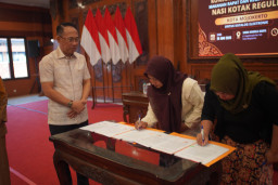 30 Penyedia Mamin Melakukan Penandatangan Kontrak Payung Harga Konsolidasi