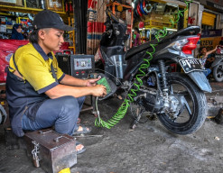 Kenaikan Harga Oli Resahkan Pemilik Bengkel hingga Konsumen di Ponorogo