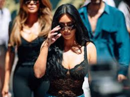 Tampil Seksi , Kim Kardashian, Jadi Perhatian Penonton Formula 1