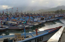 Gelombang Tinggi hingga 2,5 Meter: Nelayan di Teluk Prigi Tunda Aktivitas Melaut