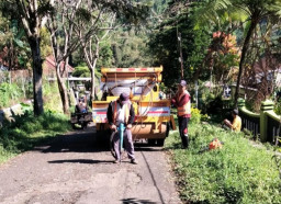 Lewat Pekerjaan Tambal Sulam, Pemkab Probolinggo Kebut Perbaikan Jalan Rusak