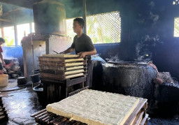 Pendapatan Perajin Tahu dan Tempe Anjlok Diambang Kerugian, Imbas Harga Kedelai Tembus Rp11.200 per Kg