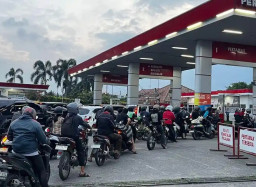 Kenaikan BBM hampir Rp4 Ribu, Pengendara di Trenggalek Mulai Tinggalkan Pertamax dan Beralih ke Pertalite
