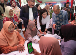 Jadi Pilot Uji Coba Perlinsos Digital, Pemkot Surabaya: Verifikasi Bansos Cukup 15 Menit