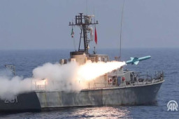 Iran Kirim Rudal ke Sejumlah Kapal, AS Serang Wilayah Selat Hormuz