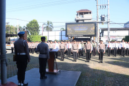 Kapolres Blitar Kota Beri Penghargaan 14 Personil Berprestasi dan Loyalitas dalam Tugasnya