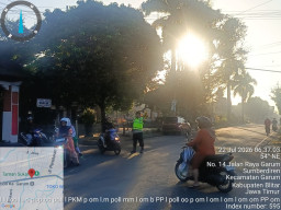 Lewat Pengaturan Arus Lalin Pagi, Polsek Garum Beri Rasa Aman dan Nyaman Pengguna Jalan Raya