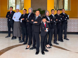 GM For A Day 2026, Ar Vino Rasakan Pengalaman Jadi GM Cilik di Hotel Santika Gresik