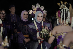 Tuai Pujian Utusan Khusus Presiden, Ini Fakta Unik Tentang Busana DNC Mbak Wali