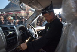 Bupati Hari Wuryanto Serahkan 55 Mobil Siaga Desa, Wujudkan Layanan Cepat untuk Masyarakat  ‎