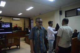 Sidang Maidi, Direktur PT Rajawali Akui Serahkan Dana Kampanye Maidi ke Camat Manguharjo   ‎