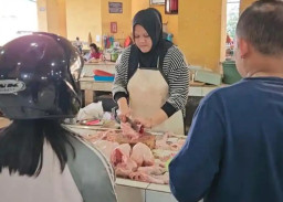 Harga Ayam Potong di Madiun Anjlok Rp 30.000 Per Kg Imbas MBG Libur
