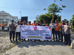 KAI Daop 7 Madiun Tutup Perlintasan Liar demi Keamanan Perjalanan KA Serta Masyarakat 