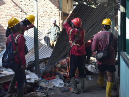 Dinilai Tak Berizin, Pemkot Surabaya Bongkar 192 Lapak di Kawasan Pasar Baru Pagesangan