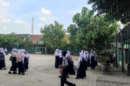 Diduga Usai Santap MBG, 201 Siswa dari 3 Sekolah Kediri Alami Mual hingga Diare