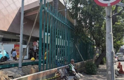 Heboh! Desas-desus Antisipasi Krisis Ekonomi Nasional, Mal Surabaya Mulai Ramai Dipagari Besi
