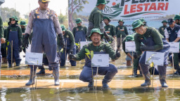 Tanam 10.000 Mangrove di Randuboto, Pemkab Gresik dan PT Smelting Bidik Pesisir Tahan Abrasi hingga Ekonomi Warga