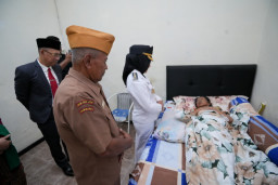 Sambangi Rumah Veteran, Wali Kota Ning Ita Berikan Tali Asih di Hari Kemerdekaan RI