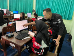 Cegah Deepfake dan Hoax, Polres Blitar Beri Edukasi Pemanfaatan AI pada Siswa/Siswi SMA