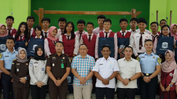 Cegah TPPO dan Eksploitasi PMI, Imigrasi Blitar dan Kejaksaan Gelar Imigration Goes to School Edukasi Hukum Pelajar