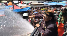 Polres Blitar Berikan Pelayanan Pengamanan Gelar Tradisi Siraman Gong Kyai Mbah Pradah