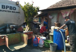 10.364 Warga Terdampak Kekeringan di Malang Dapat Bantuan 363.800 Liter Air Bersih