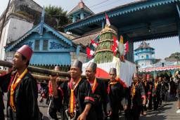 Jumat Berkah: Maulud di Solo