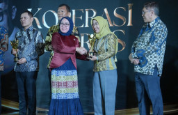 Walikota Mojokerto Ning Ita Raih Penghargaan Koperasi Awards 2026