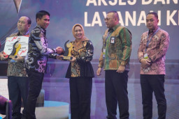 Wali Kota Mojokerto Ika Puspitasari saat menerima penghargaan Apresiasi Pemerintah Daerah Berprestasi Tahun 2026 Batch I