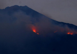 Ditemukan Titik Kebakaran Hutan, Jalur Pendakian Arjuno-Welirang Ditutup